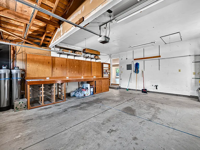2628 Superior Dr — Photo 33