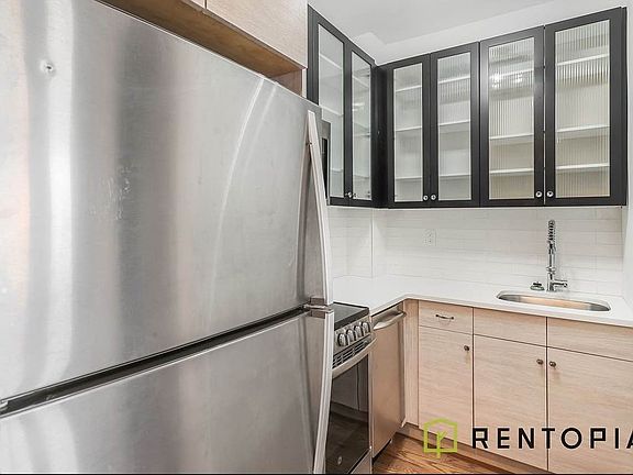 2nd image of 855 De Kalb Ave #2B