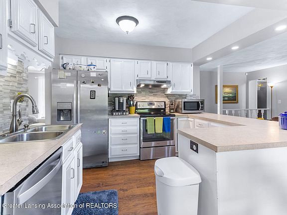 4th image of 4732 Sandstone Dr