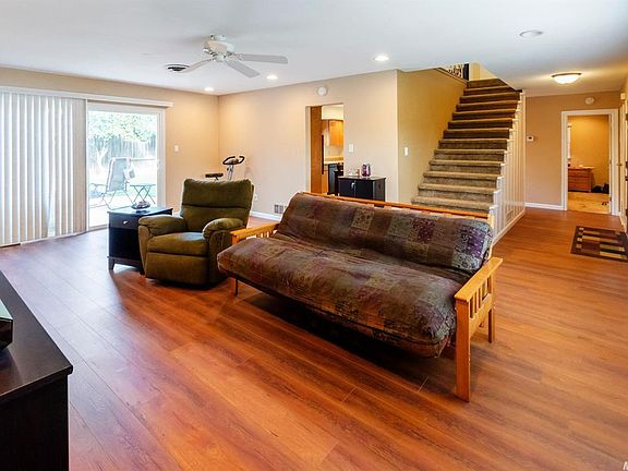 3rd image of 1219 Greenlea Ave