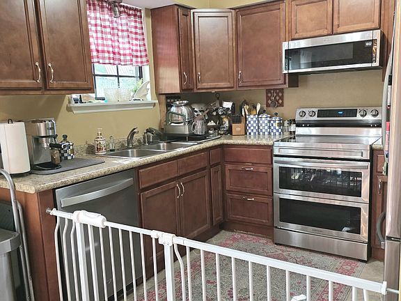 3rd image of 2327 Fanta St