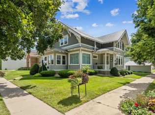327 1st Ave W, Dyersville, IA 52040