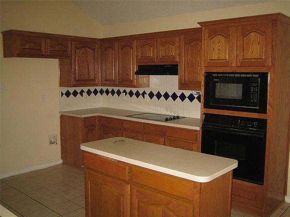 3rd image of 4106 Honeysuckle Dr