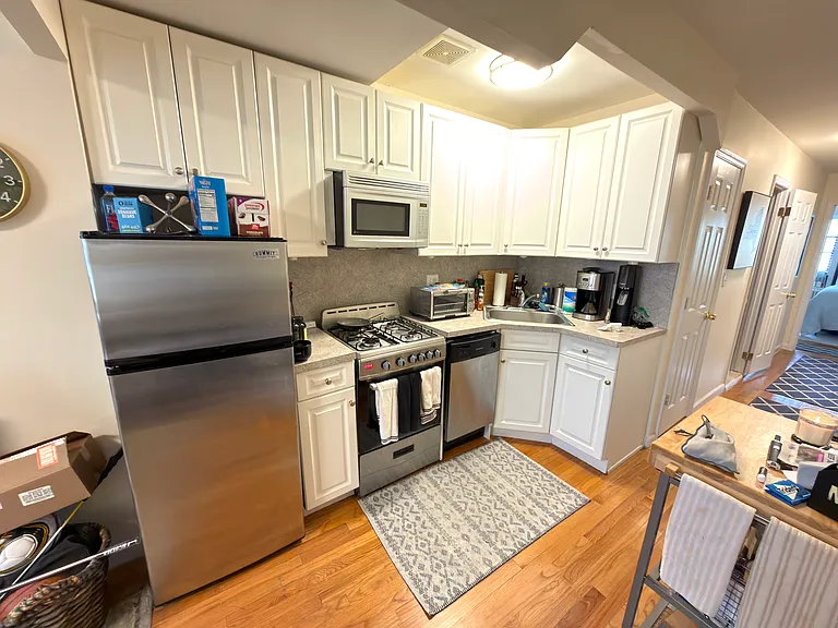 320 E 6th St #10 — Photo 7