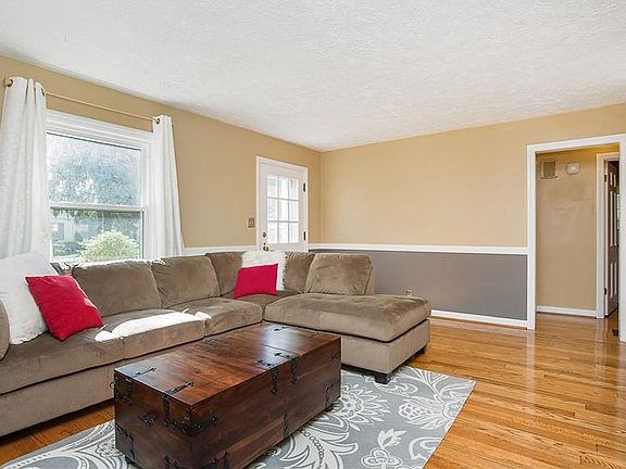 4th image of 5318 Rosslyn Ave