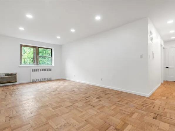 88-08 151 Street #1E, Howard Beach, NY 11414
