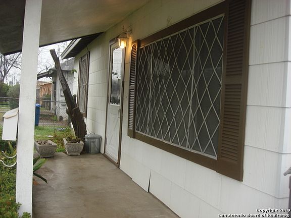 3rd image of 812 Prado St