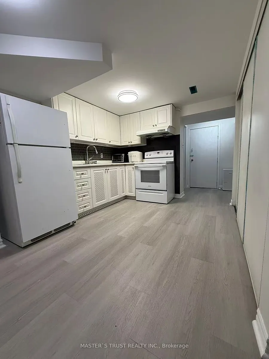 Building Photo - 16 Farmington Cres #BASEMENT