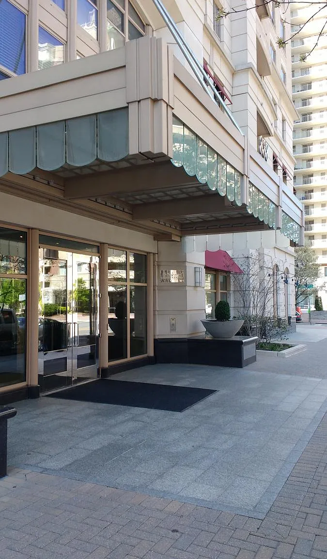 1 bed, 684 sqft, $2,700 — Photo 2