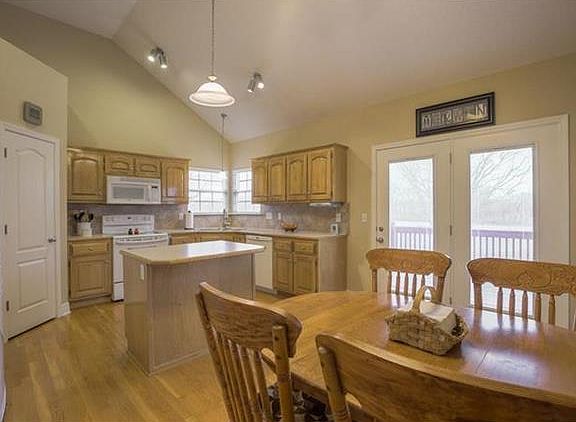 5th image of 1621 SE Dalton Dr