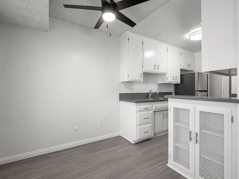 8011 W Romaine St — Photo 15
