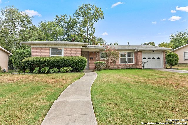1st image of 310 Waxwood Ln