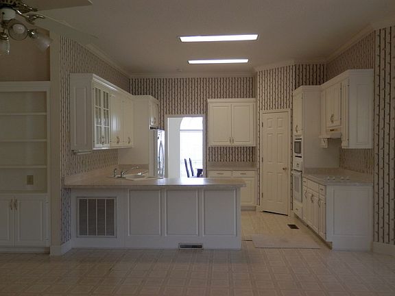 4th image of 170 Twin Lakes Dr