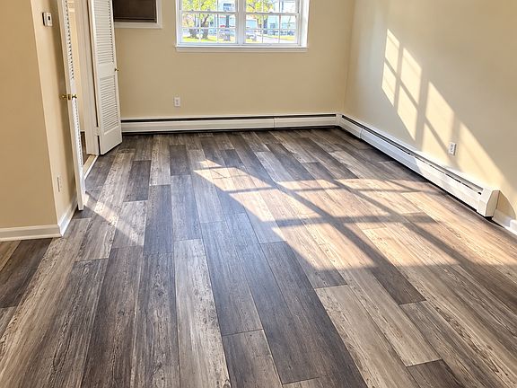 3rd image of 216 N Monroe St APT 3
