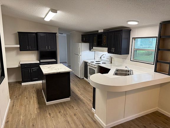3rd image of 532 Grandview Bnd