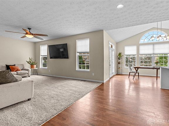 5th image of 400 Buckingham Pl