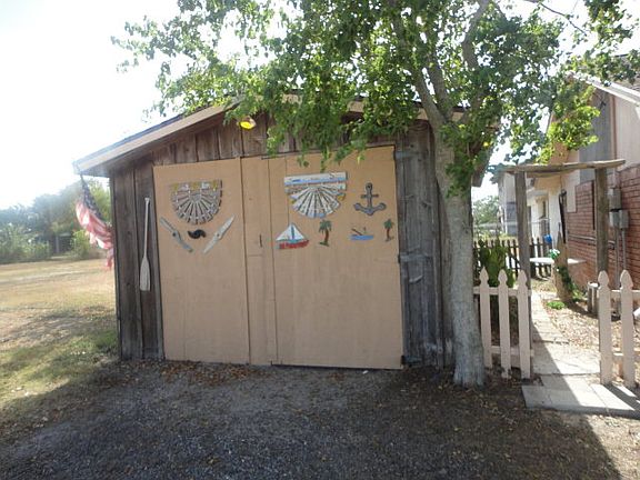 2nd image of 453 La Lucia St