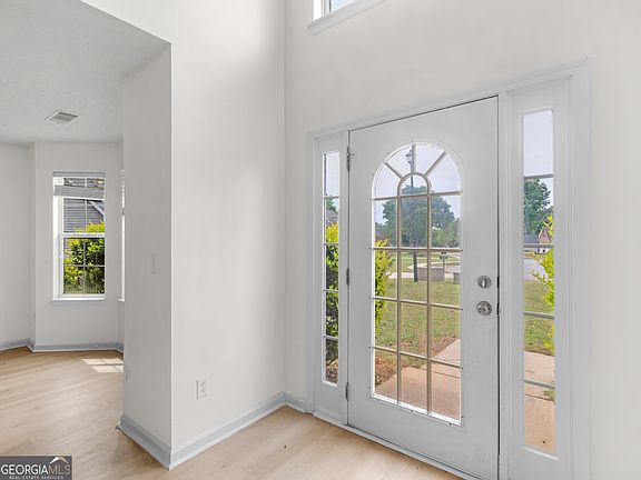 4th image of 327 Ermines Way