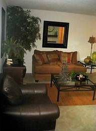 3rd image of 1901 Knoll Crest Dr