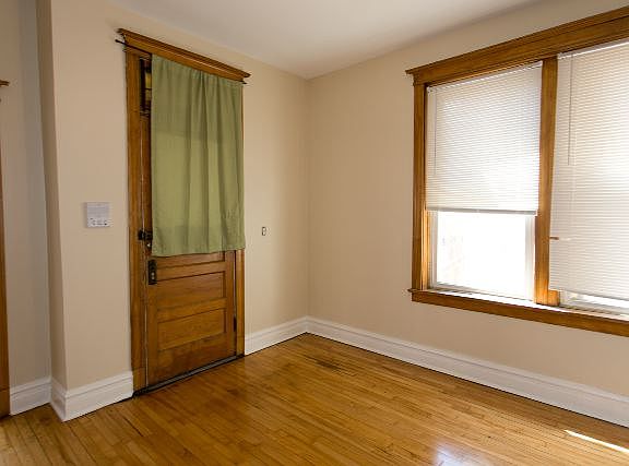 2nd image of 850 N Leavitt St #1