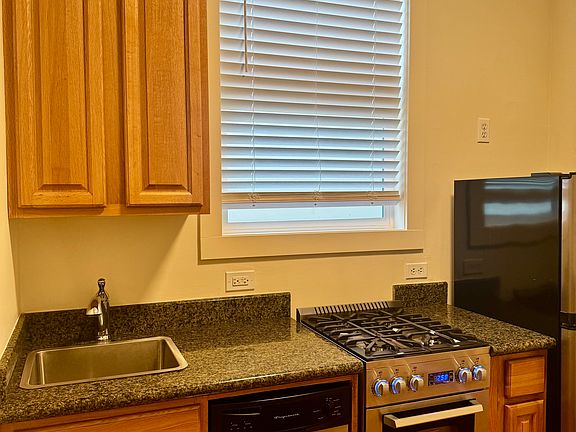 4th image of 1435 Larkin St APT 7