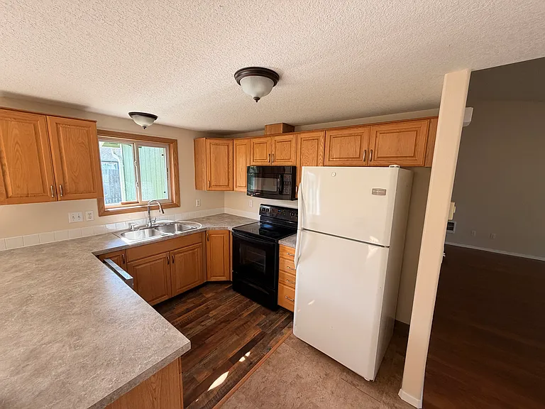 1601 NW 6th Ave — Photo 19