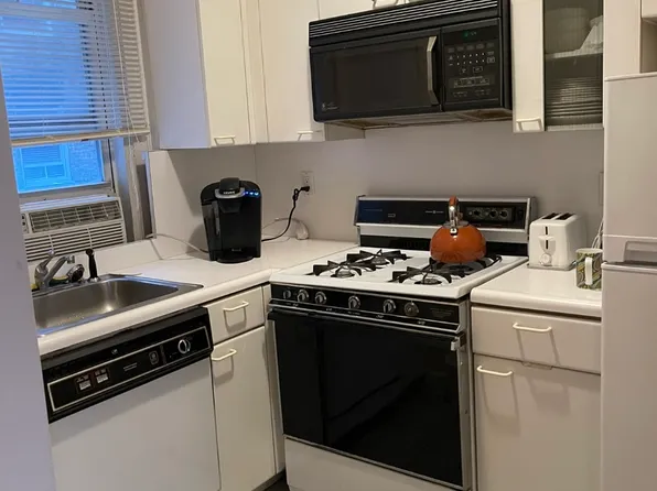 321 East 43rd Street image 6 of 12