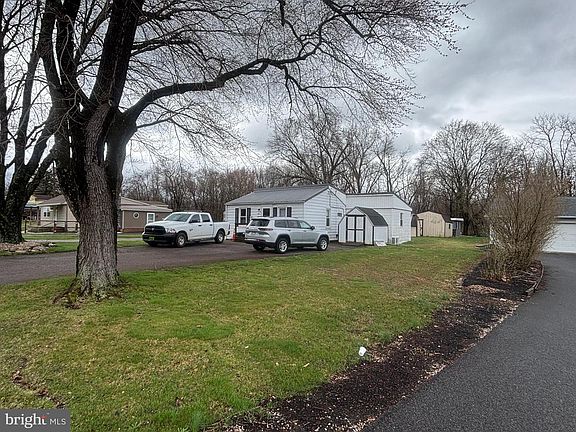 2nd image of 4872 Treher Rd