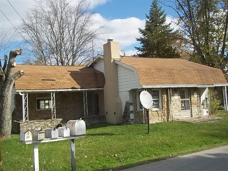 1st image of 1915 Main St
