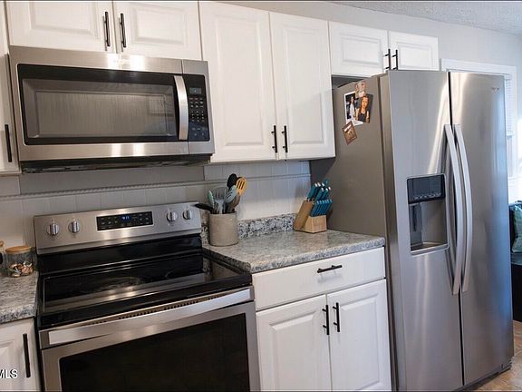 3rd image of 322 Walker St