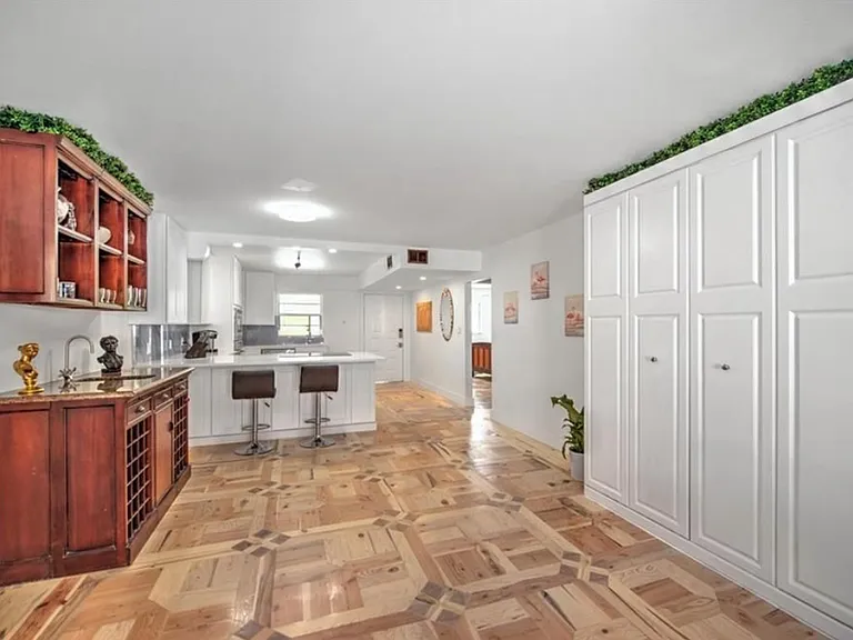 9395 Pennsylvania Ave #9 — Photo 2