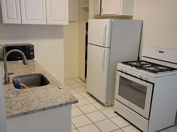 4th image of 134 13th St #B
