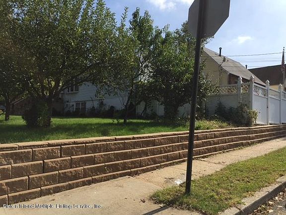 4th image of 562 Westwood Ave