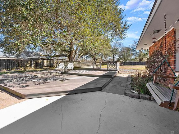 4th image of 40037 Autumn Meadow Ave