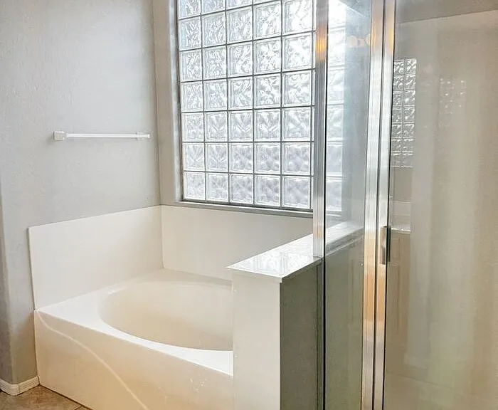2421 W Ellis St — Photo 43