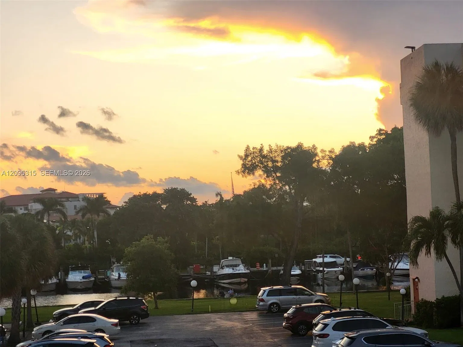 Desoto Park Condo — Photo 3