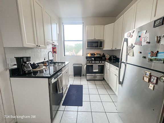 3rd image of 710-16 W Buckingham Pl #714-2E