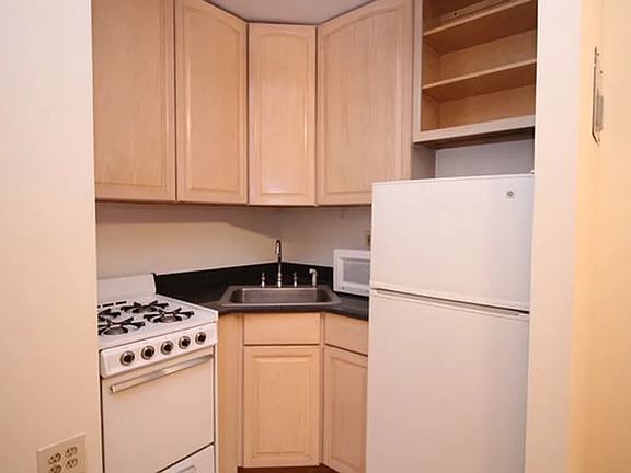 2nd image of 126 E 83rd St APT 2