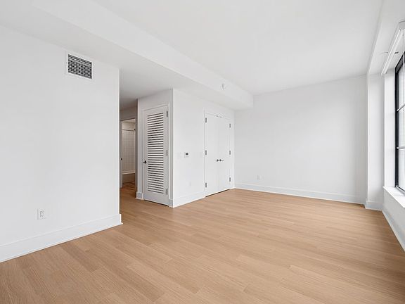4th image of 499 President St #710