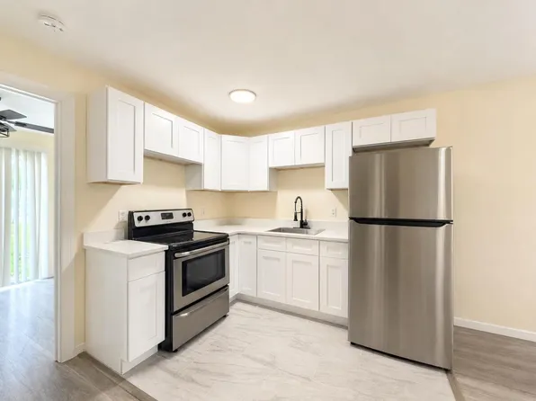 5633 Crissman Dr N, Saint Petersburg, FL