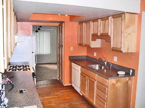 5th image of 3589 Burbank Dr