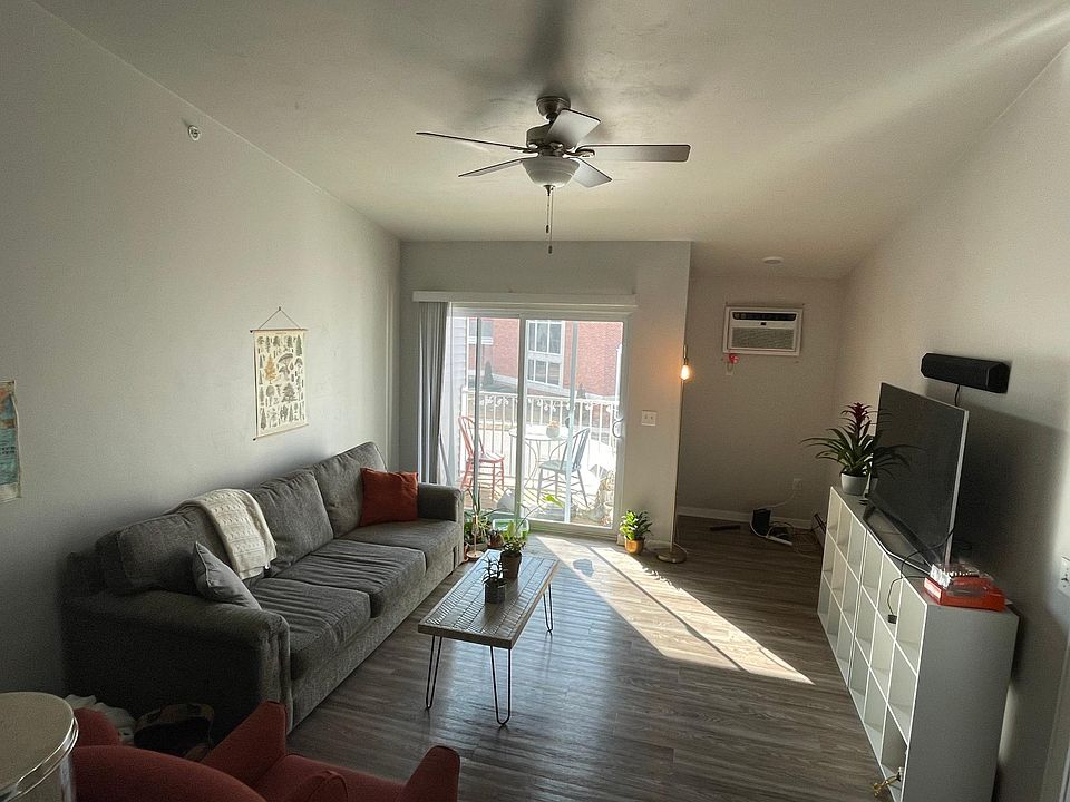 1st image of 926 Superior Ave #12