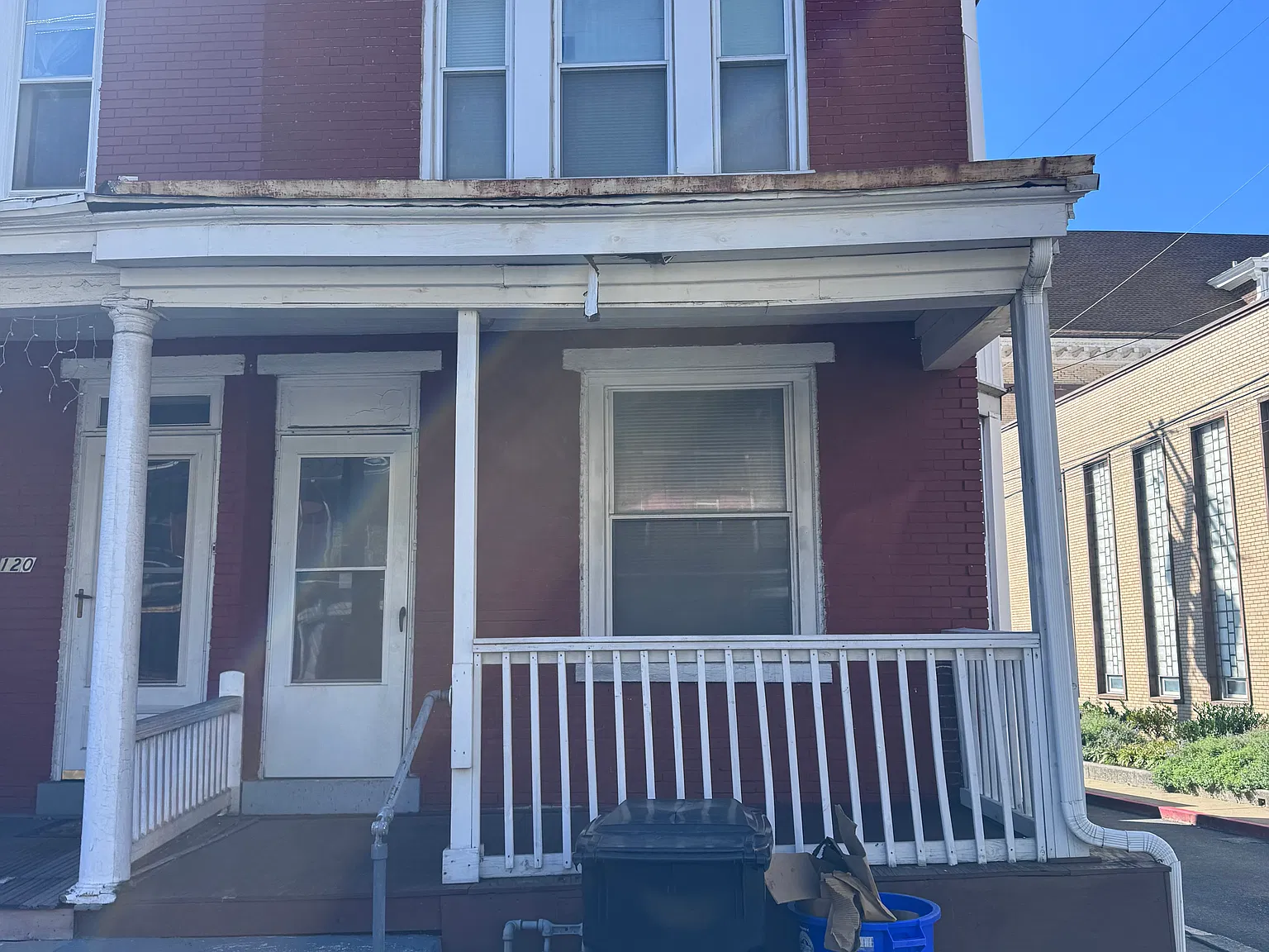 3 bed, 1200 sqft, $1,400 — Photo 1