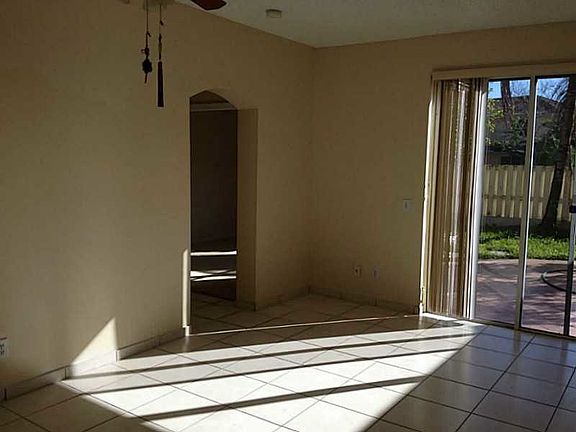 4th image of 875 NW 132nd Ave