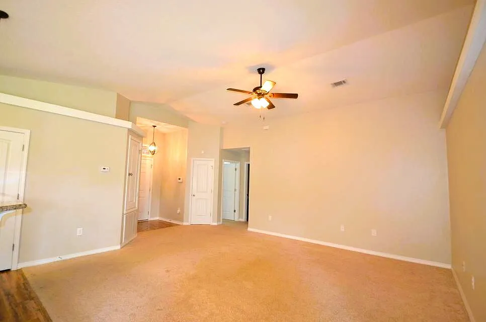 3 bed, 2.0 bath, 1550 sqft, $2,150 — Photo 2