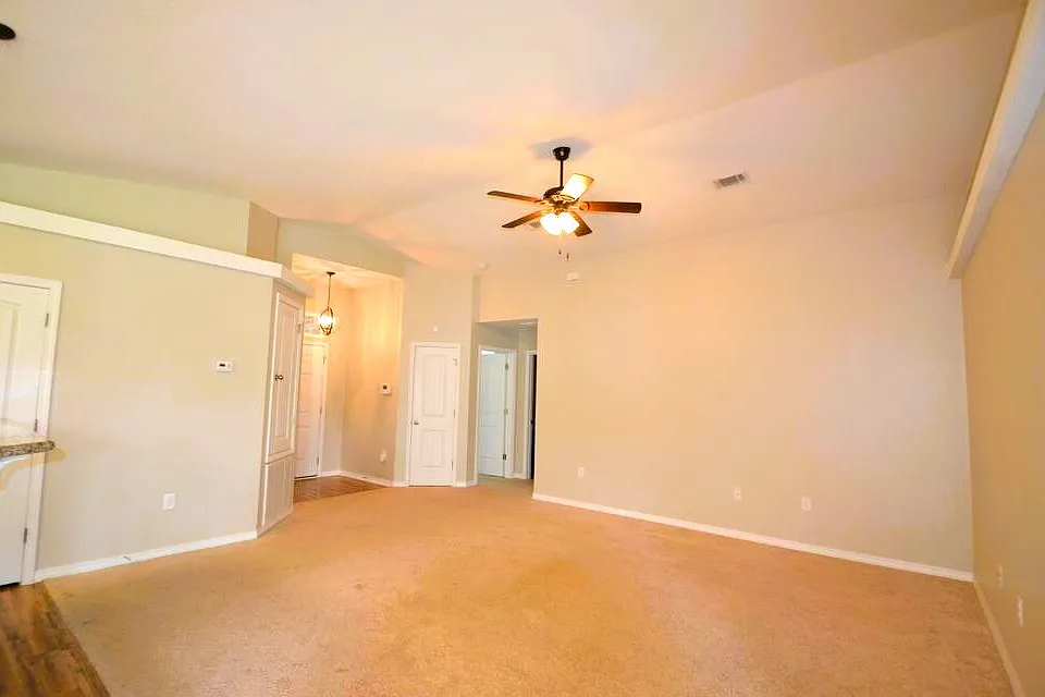8197 Sierra St