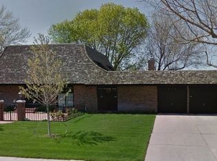721 Hazelwood Dr, Lincoln, NE 68510