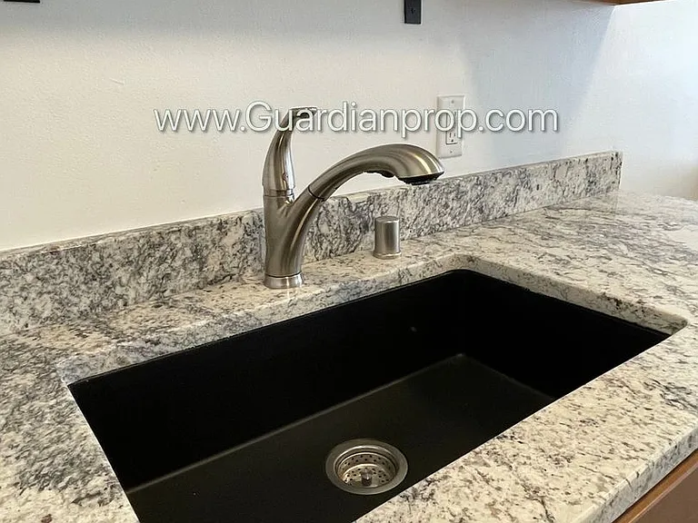 627 Polk St NE #6 — Photo 3