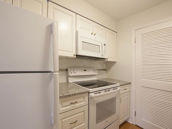 5th image of 50 Pine St APT 315