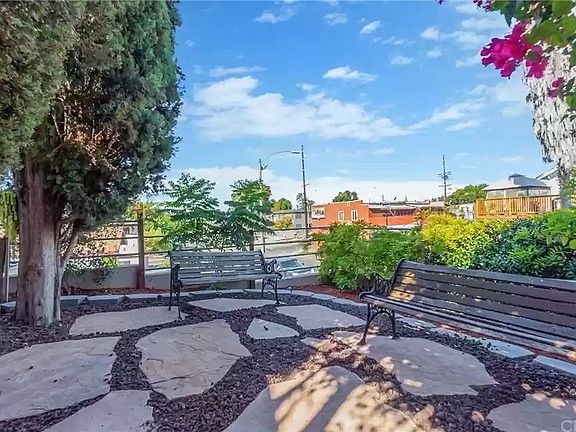 4th image of 1146 S Evergreen Ave #1